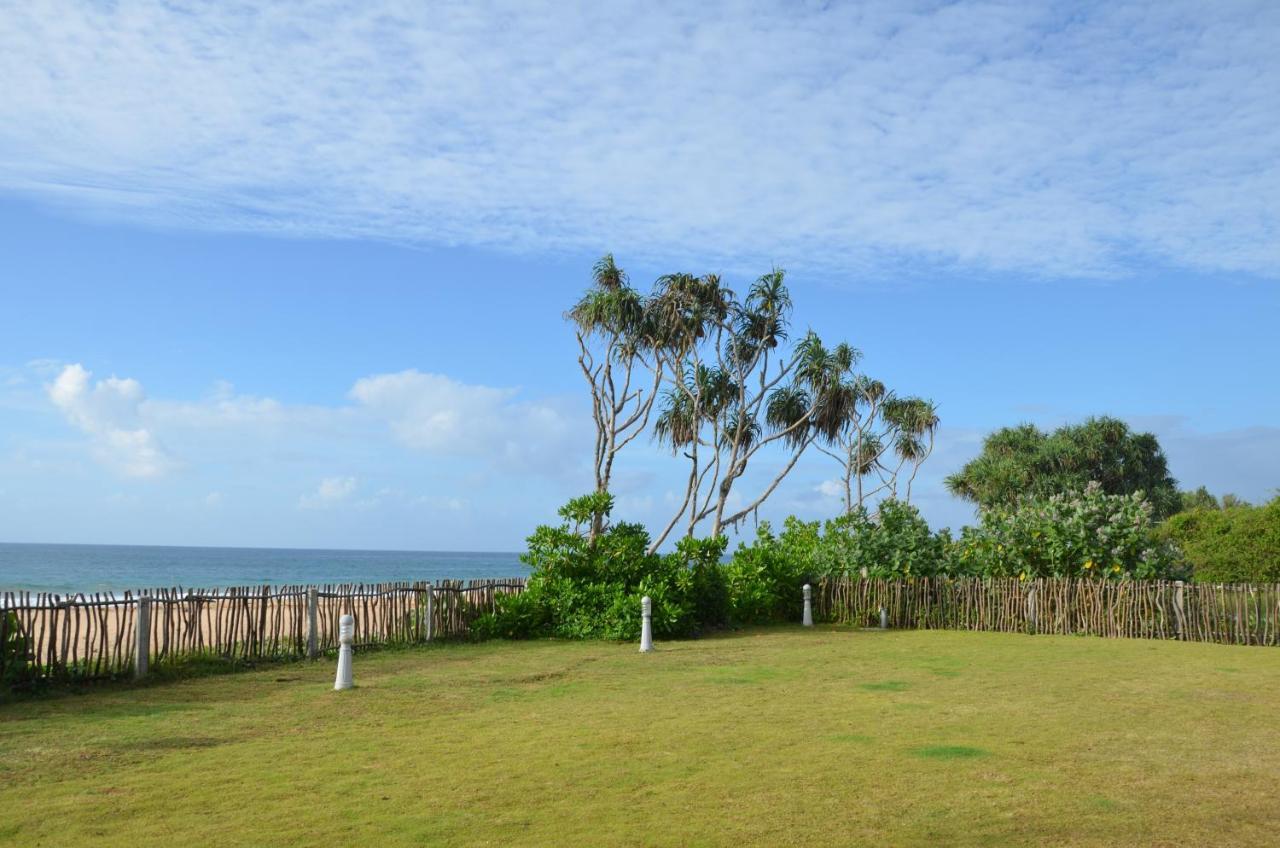 Bungalow By The Beach Тангалла Экстерьер фото